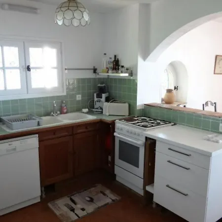 Villa Climatisee 2 Avec Terrasse Et Garage - Fr-1-100-199 *